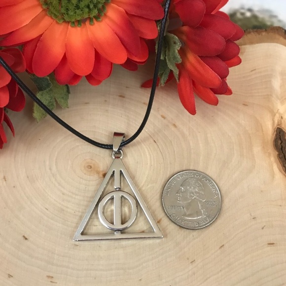 Harry Potter Deathly Hallows Triangular Necklace - Picture 6 of 6